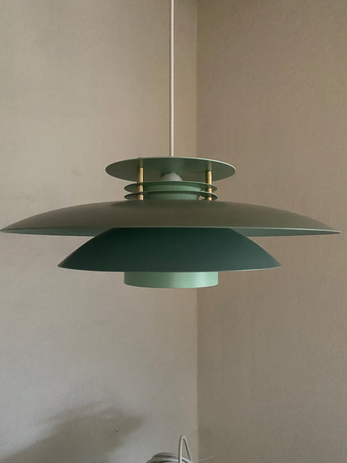 Fin grøn loftlampe